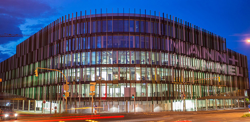 80-años-MANNHUMMEL